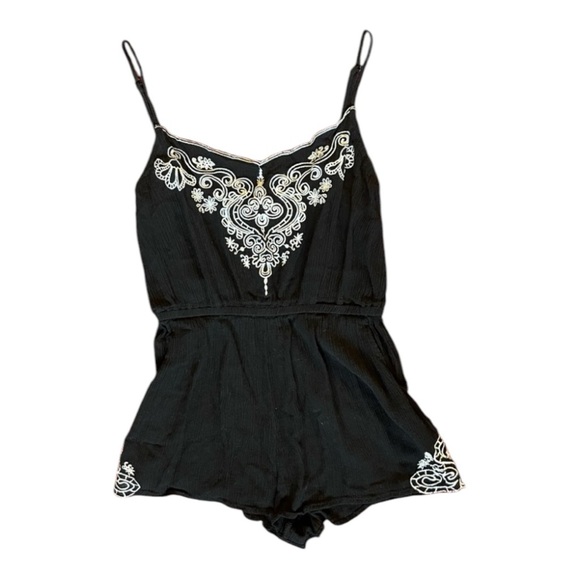 Embroidered romper - Picture 6 of 6